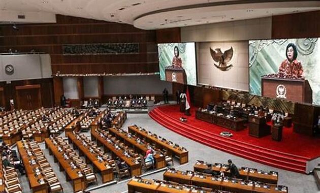 dinamika-politik-indonesia-apa-makna-keputusan-terbaru-dpr_9f57a33f6.jpg